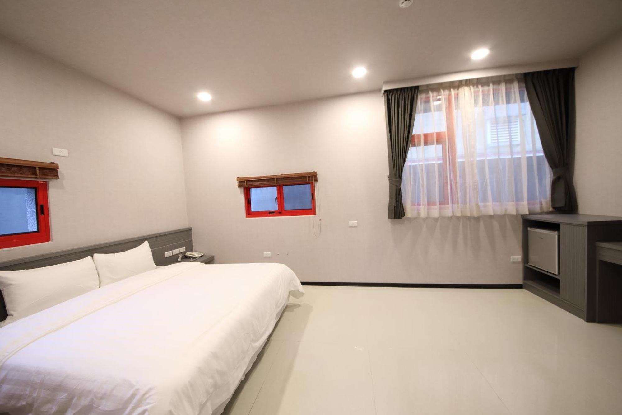 花蓮亮君經典民宿1館加2館民宿-東大門夜市-電梯包棟bright King Homestay Chua-lien Pokoj fotografie