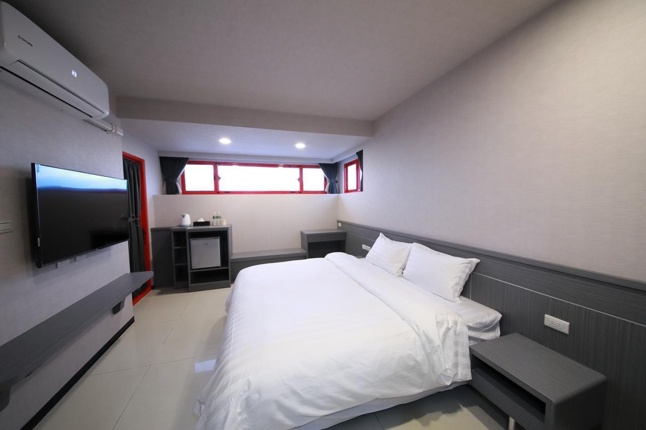 花蓮亮君經典民宿1館加2館民宿-東大門夜市-電梯包棟bright King Homestay Chua-lien Exteriér fotografie