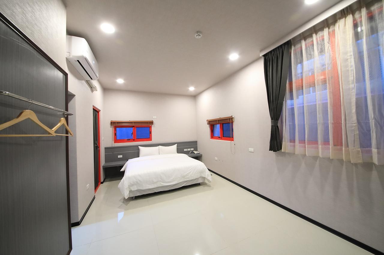 花蓮亮君經典民宿1館加2館民宿-東大門夜市-電梯包棟bright King Homestay Chua-lien Exteriér fotografie