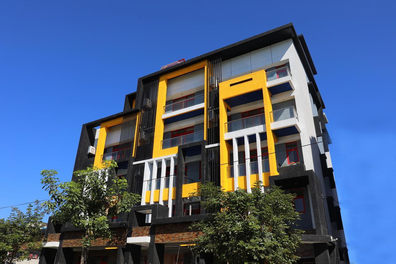 花蓮亮君經典民宿1館加2館民宿-東大門夜市-電梯包棟bright King Homestay Chua-lien Exteriér fotografie