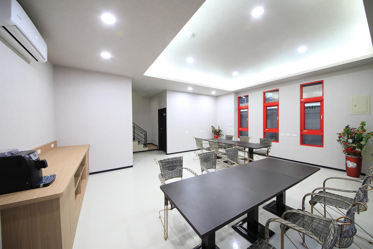 花蓮亮君經典民宿1館加2館民宿-東大門夜市-電梯包棟bright King Homestay Chua-lien Exteriér fotografie