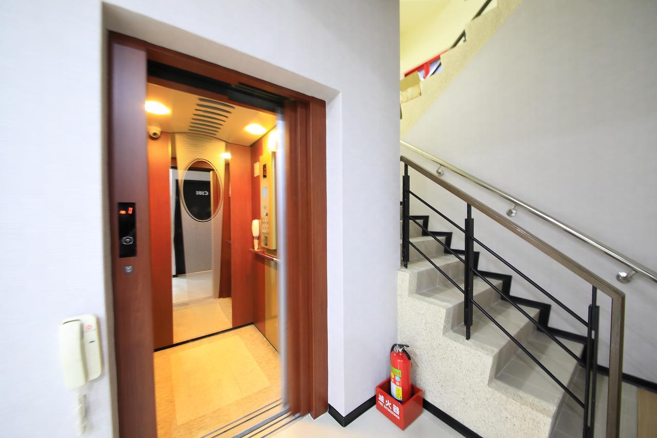 花蓮亮君經典民宿1館加2館民宿-東大門夜市-電梯包棟bright King Homestay Chua-lien Exteriér fotografie