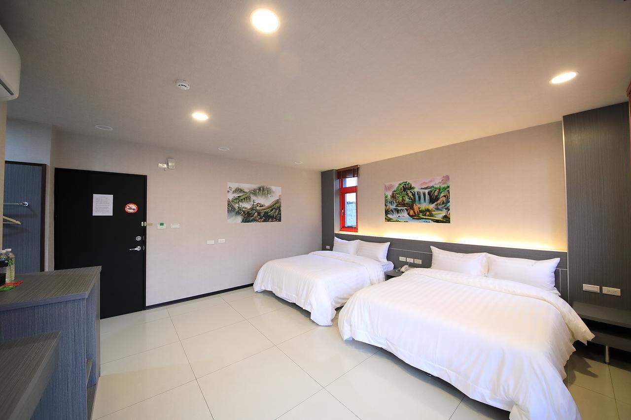 花蓮亮君經典民宿1館加2館民宿-東大門夜市-電梯包棟bright King Homestay Chua-lien Exteriér fotografie