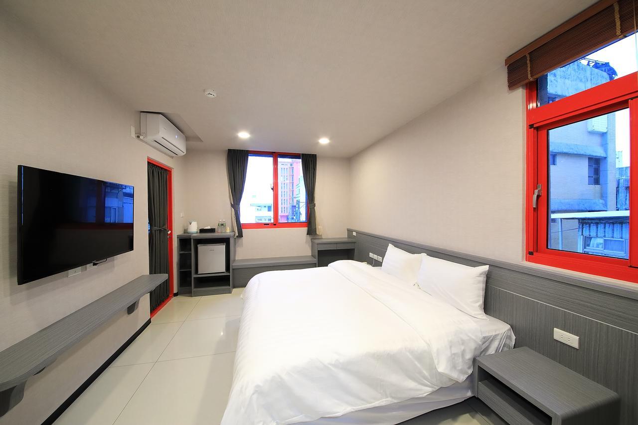 花蓮亮君經典民宿1館加2館民宿-東大門夜市-電梯包棟bright King Homestay Chua-lien Exteriér fotografie