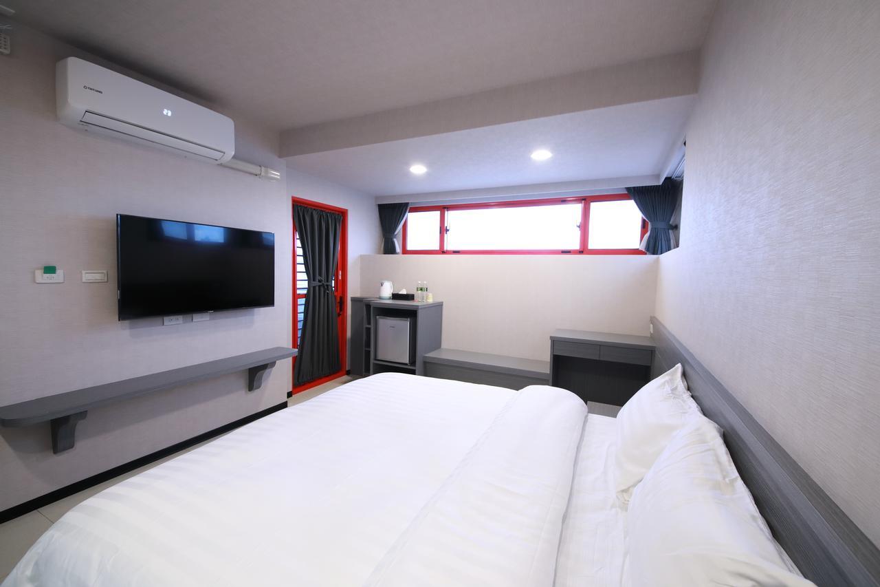 花蓮亮君經典民宿1館加2館民宿-東大門夜市-電梯包棟bright King Homestay Chua-lien Exteriér fotografie