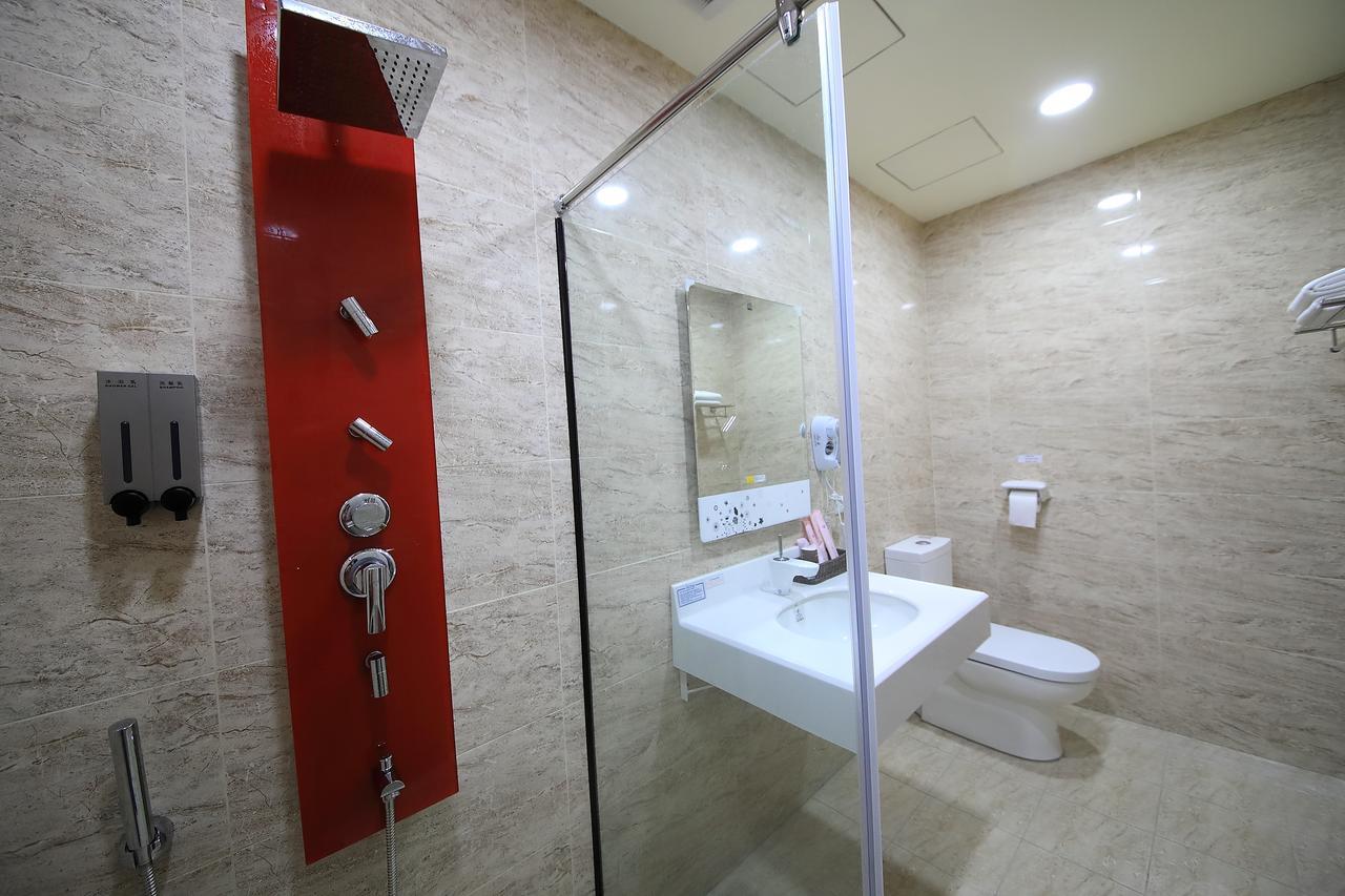 花蓮亮君經典民宿1館加2館民宿-東大門夜市-電梯包棟bright King Homestay Chua-lien Exteriér fotografie