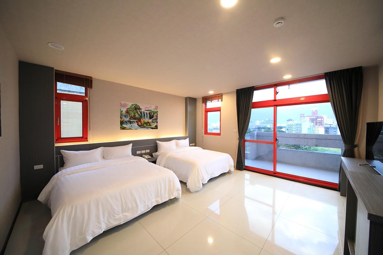 花蓮亮君經典民宿1館加2館民宿-東大門夜市-電梯包棟bright King Homestay Chua-lien Exteriér fotografie