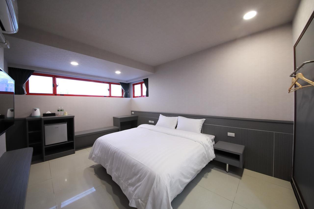花蓮亮君經典民宿1館加2館民宿-東大門夜市-電梯包棟bright King Homestay Chua-lien Exteriér fotografie