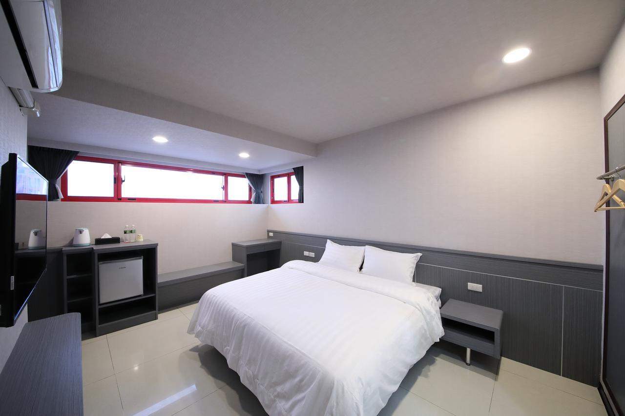 花蓮亮君經典民宿1館加2館民宿-東大門夜市-電梯包棟bright King Homestay Chua-lien Exteriér fotografie